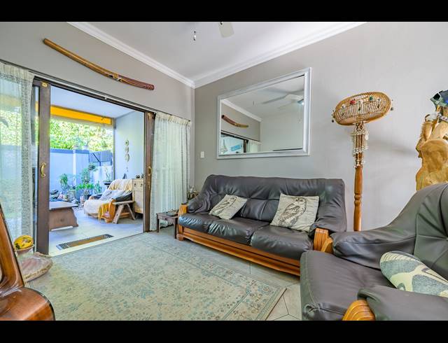 2 BEDROOM APARTMENT FOR SALE IN SHEFFIELD BEACH